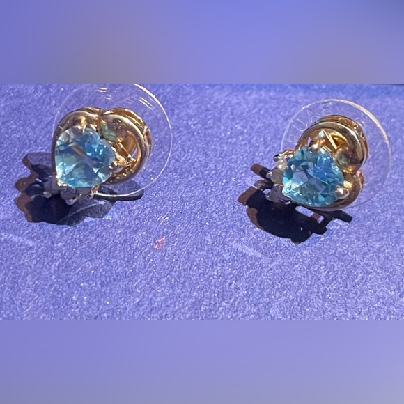 Vintage aquamarine earrings in 10k gold, excellent condition